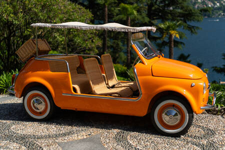 Gammal orange cabriolet