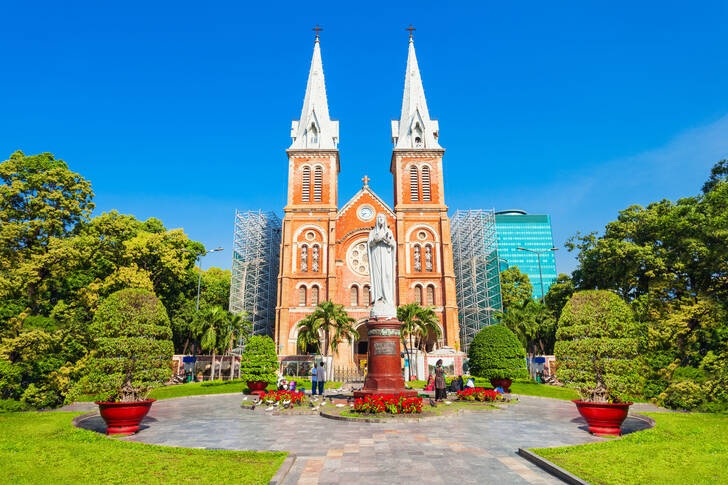 Basilica della cattedrale di Notre Dame a Saigon