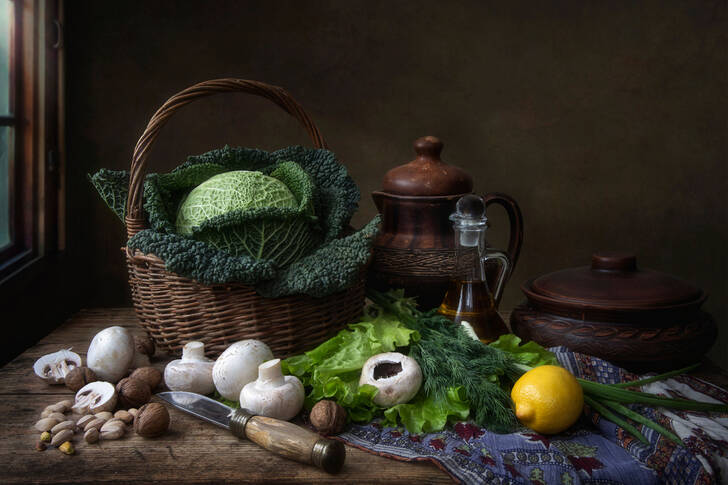 Savoy cabbage and mushrooms