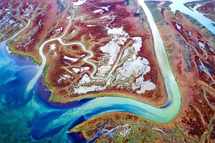 A légi felvétel az Alyakmon folyóra