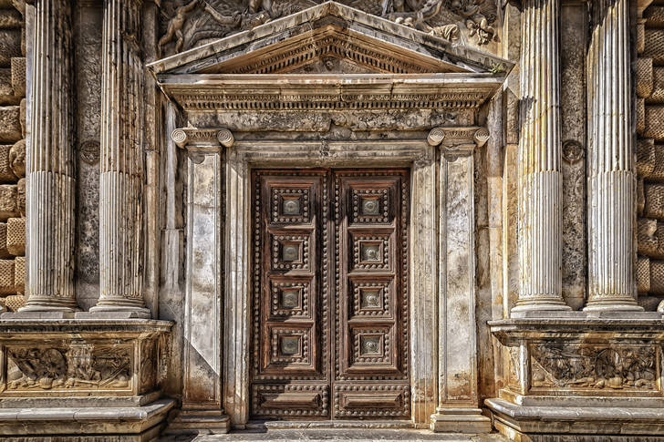 Uși de palat