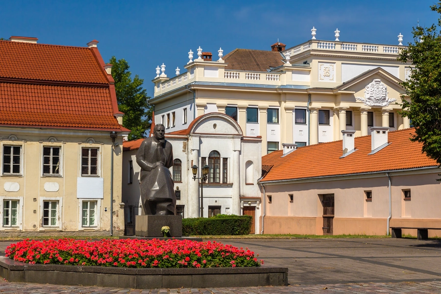 Паметник на Майронис в Каунас