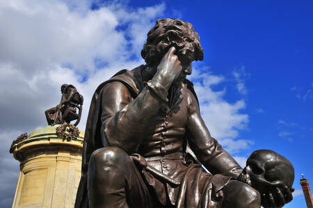Warwickshire'de Hamlet heykeli