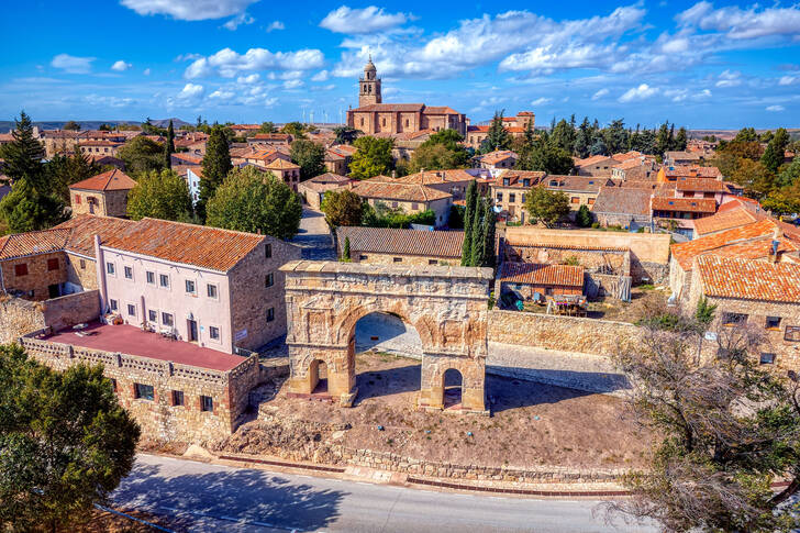 View of the Roman arch of Medinasela
