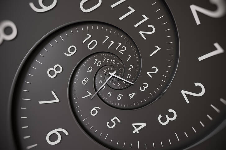 חוגה ספירלית שחורה