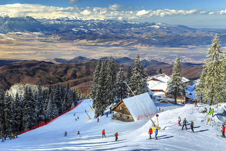 ルーマニアのカルパチア山脈にあるスキーリゾート