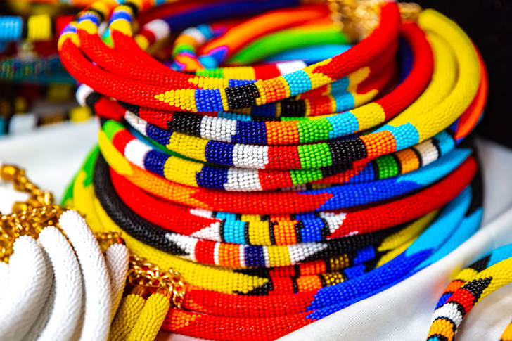 Ornamente tradiționale africane colorate