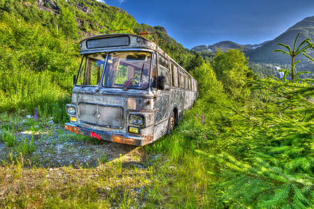 Opuštěný starý autobus
