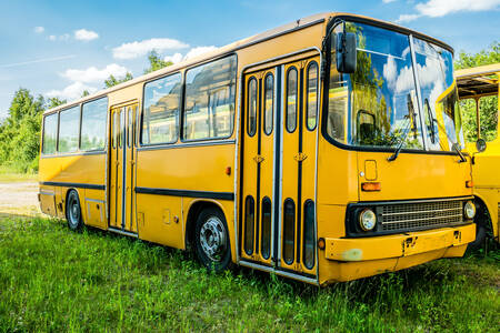 Elhagyott régi busz