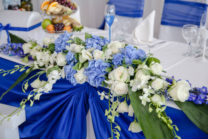 Composition of flowers on a wedding table