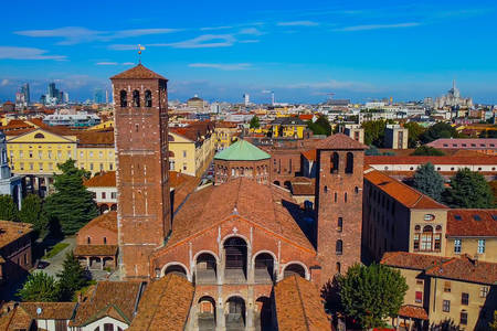 Uitzicht op de basiliek van Sant'Ambrogio in Milaan