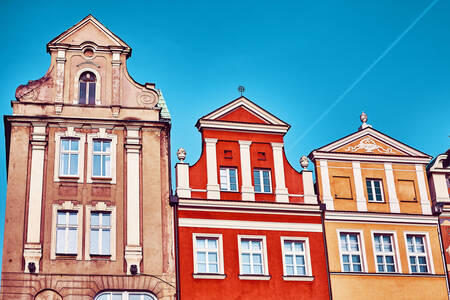 Fachadas de casas antigas em Poznań