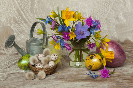 Bouquet de fleurs et oeufs de Pâques