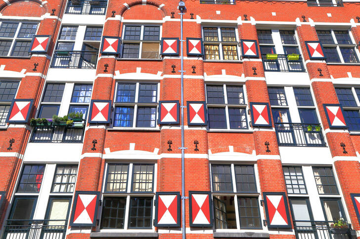 Cihlová budova v Amsterdamu