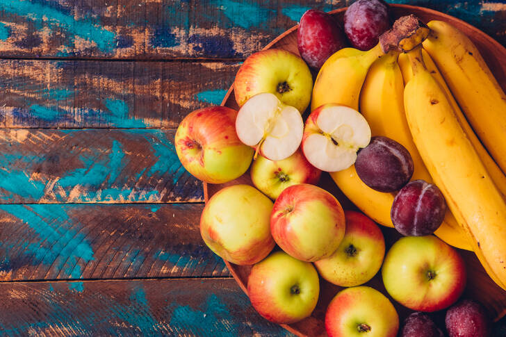 Maçãs, bananas e ameixas