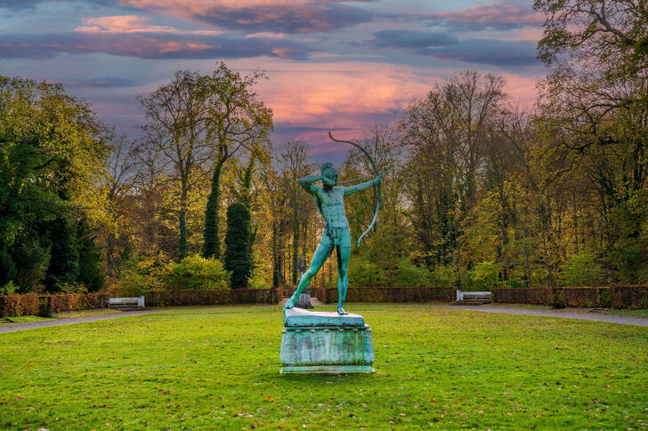 Apollo lučištník v parku Sanssouci, Postupim