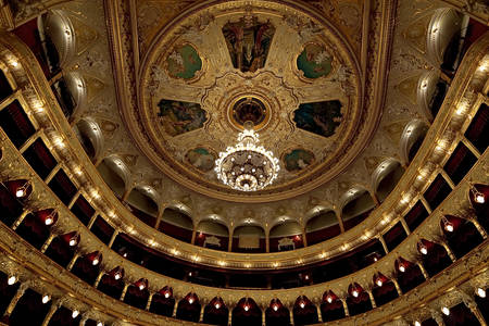 Auditorium van het Odessa Opera en Ballet Theater