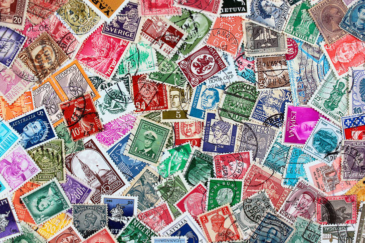 Selos postais de diferentes países e épocas