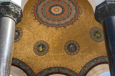 Mosaik berwarna di Gereja Peringatan Kaiser Wilhelm