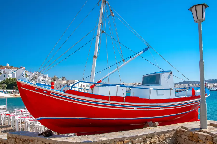 Boot in de haven van het eiland Mykonos