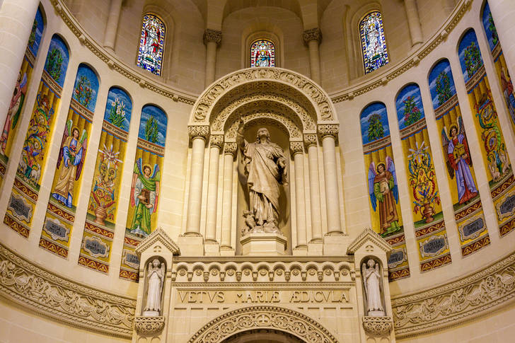 Interiör av basilikan av Jungfru Maria Ta'Pinu