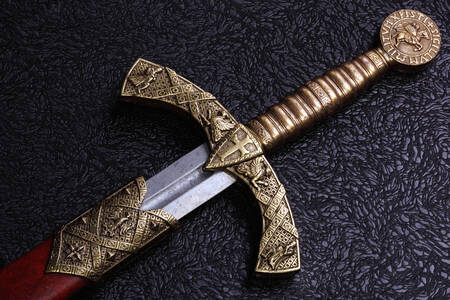 Стародавній меч