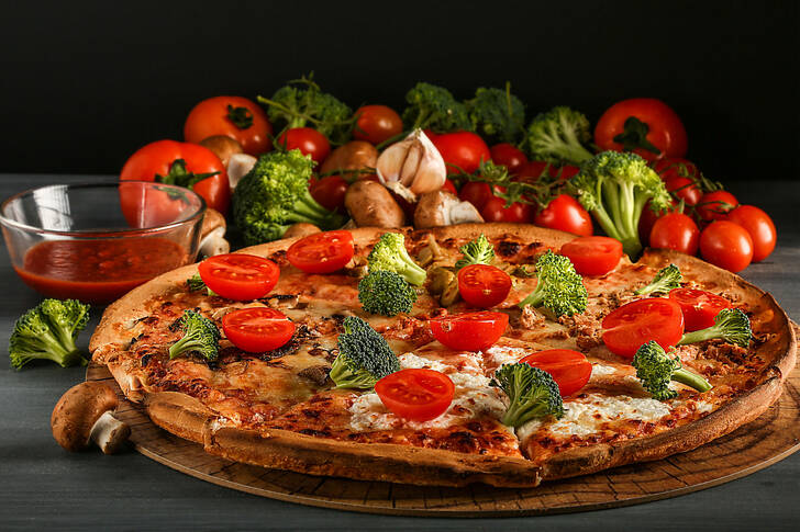 Pizza mit frischem Gemüse