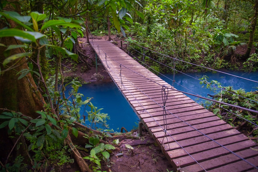 Pont sur la rivière