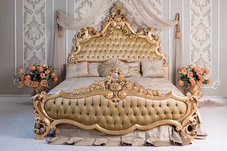 Chambre avec un lit king-size