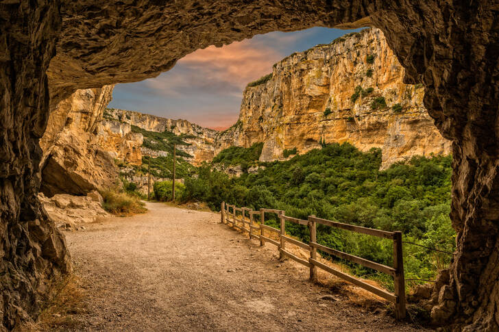 Lambir Gorge, Spain