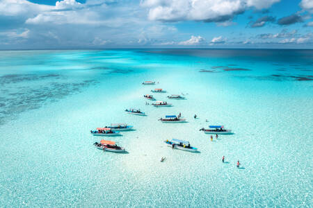 Barcos coloridos em Zanzibar