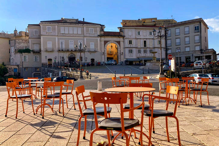 Early morning at Artù Café in Atina