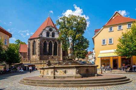 Alun-alun dengan air mancur di Arnstadt