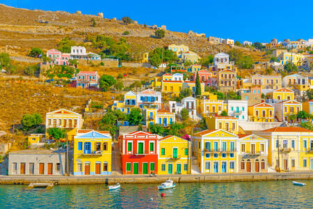 Rumah-rumah berwarna-warni di pulau Symi