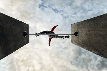 Man in een sprong
