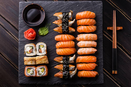 Nigiri og sushiruller