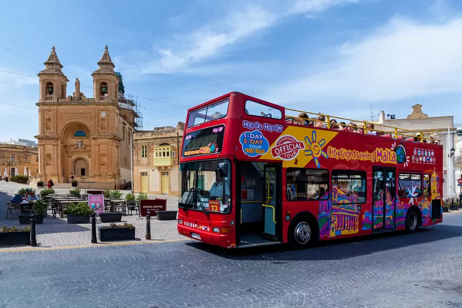 Toeristenbus in Valletta