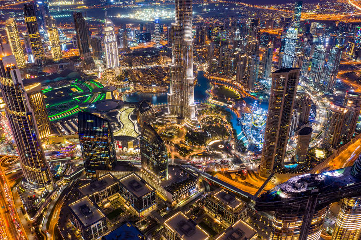 Vue nocturne de Dubaï