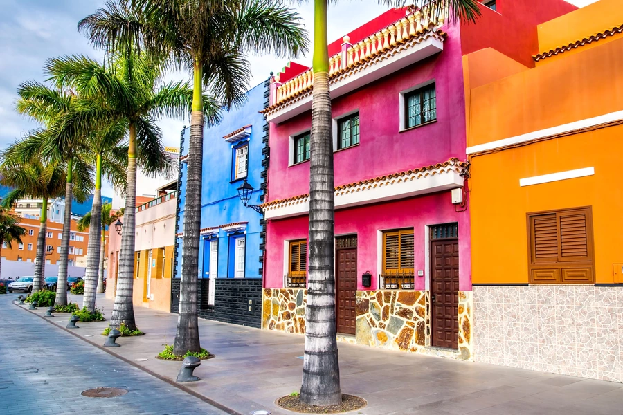 Rumah berwarna-warni di Puerto de la Cruz