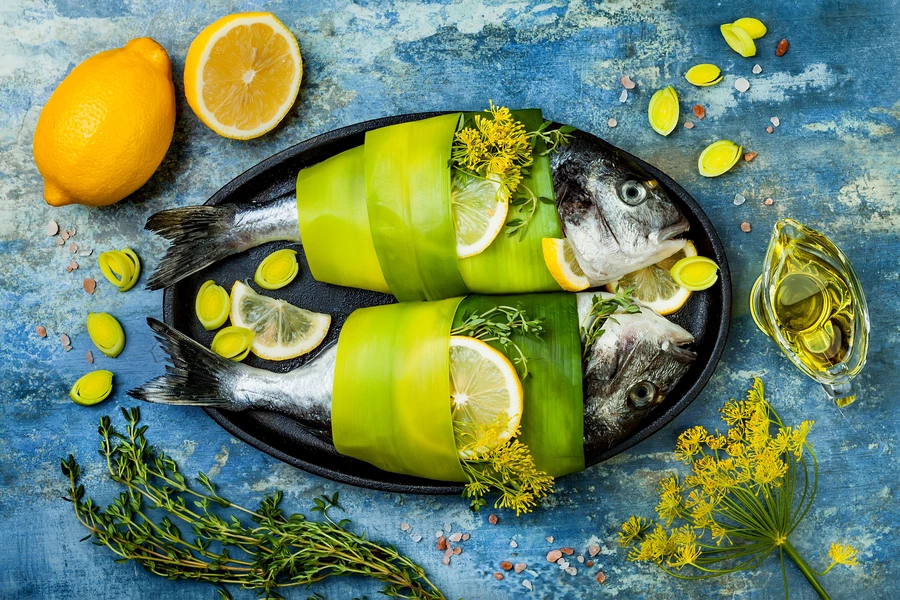Dorado med örter och kryddor