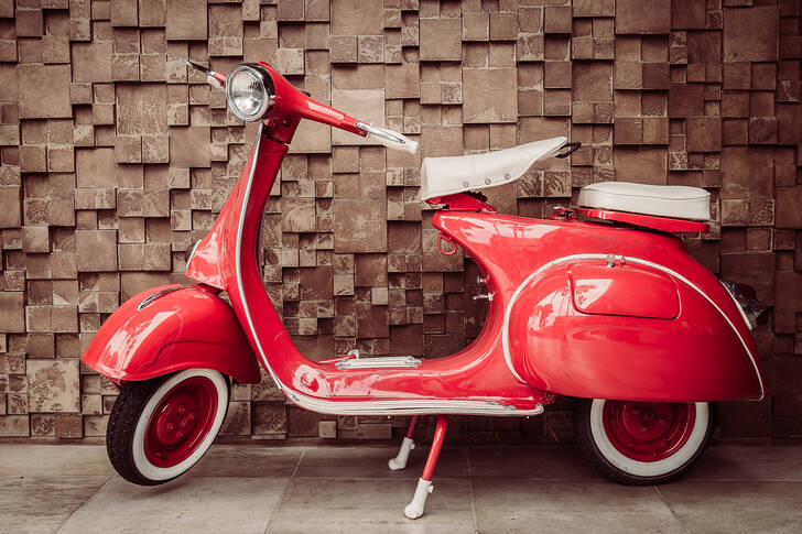 Κόκκινη vintage μοτοσυκλέτα
