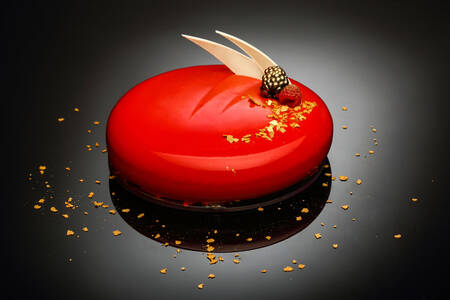 Kuchen mit roter Glasur