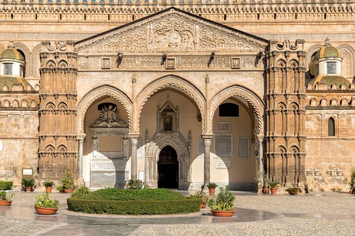 Fasáda katedrály v Palerme