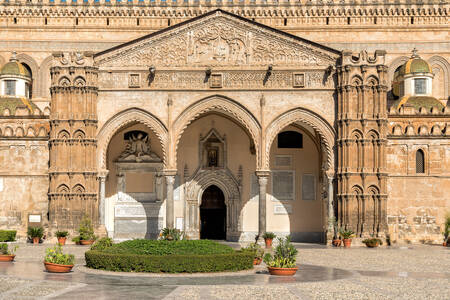 Fasad av katedralen i Palermo