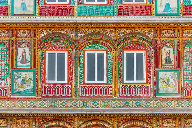 Gevel van een oud gebouw in Jaipur