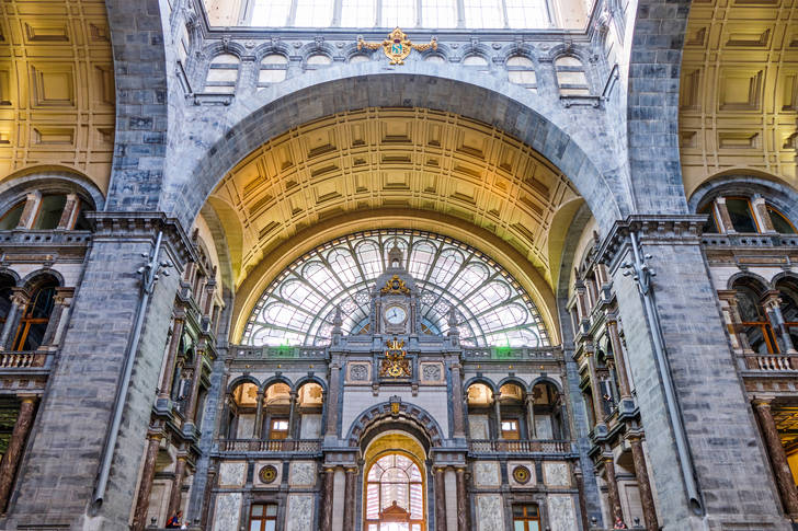 Интериор на централна гара в Антверпен