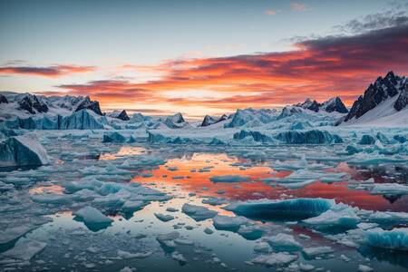 Calotă de gheață în topire în Antarctica