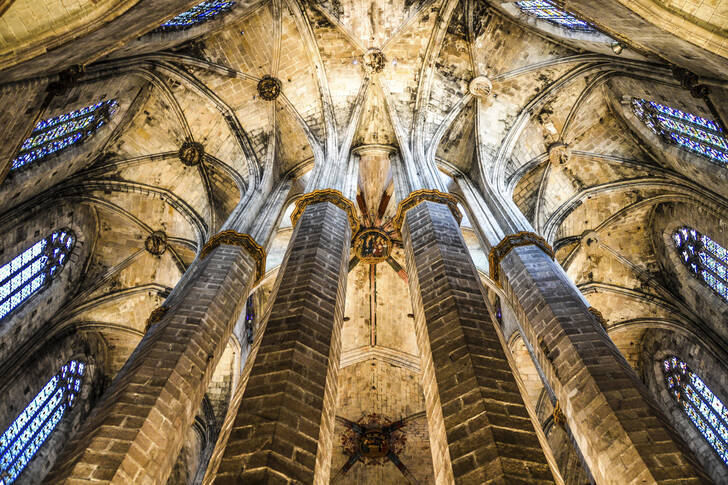 Interiøret af katedralen Santa Maria del Mar i Barcelona
