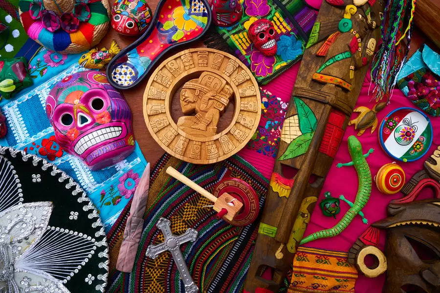 Mélange de souvenirs d'artisanat maya