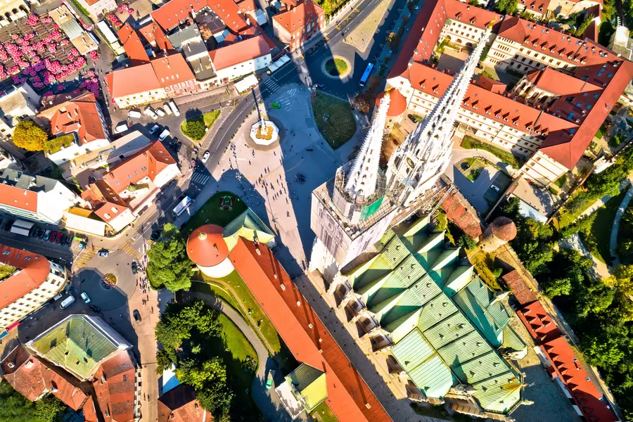Bovenaanzicht van de kathedraal van Zagreb
